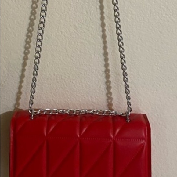 SHEIN Red Quilted Clutch - Picture 4 of 5
